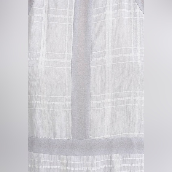 Doe & Rae light grey tunic dress or top with an apron neckline and rounded hem. - Picture 4 of 9